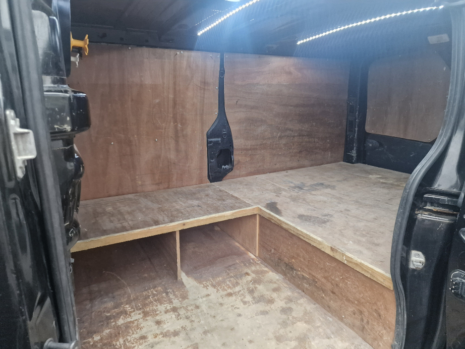 2018 Nissan NV300 - image 16