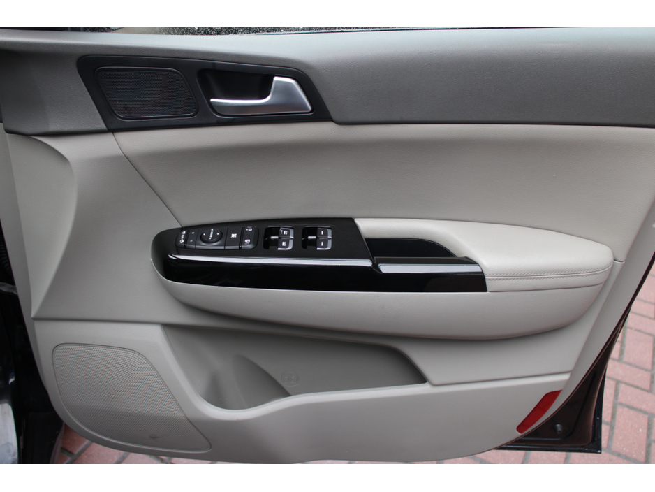 2017 Kia Sportage 1.7CRDI PLATINUM 5DR ESTATE // ONLY 100,000 KMS // IMMACULATE CONDITION THROUGH OUT // BUY WITH CONFIDENCE AA AND SIMI APPROVED DEALER 2026 // FINANCE ARRANGED //TRADE INS WELCOME // €14,950