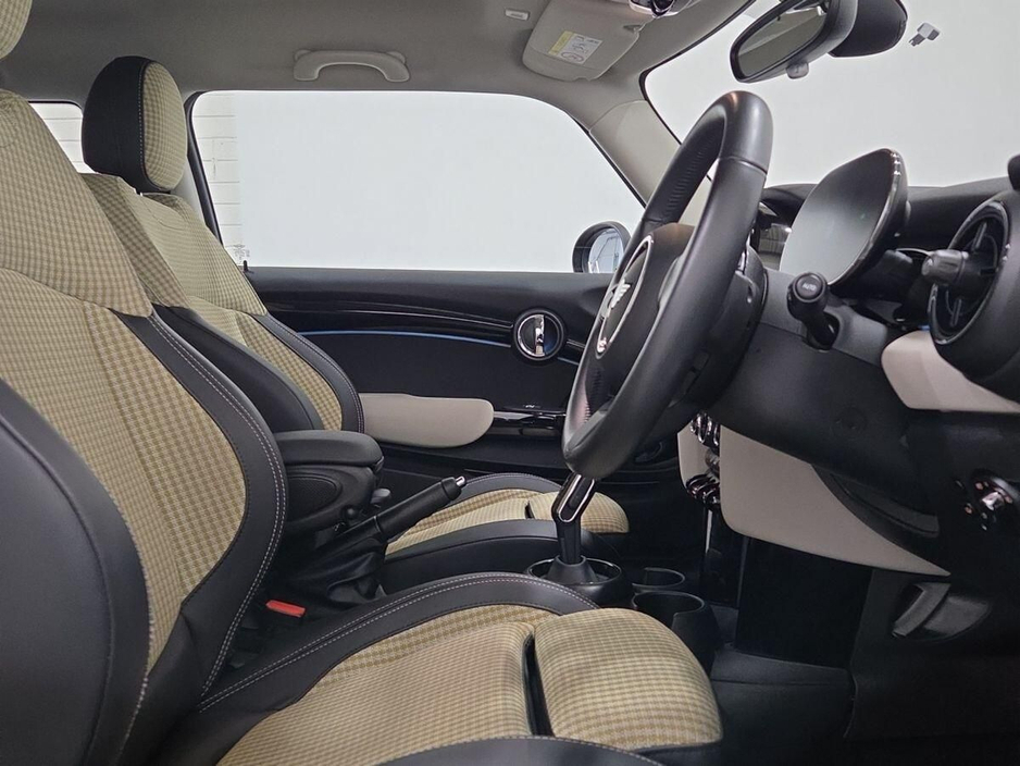 2024 MINI Hatch - image 12