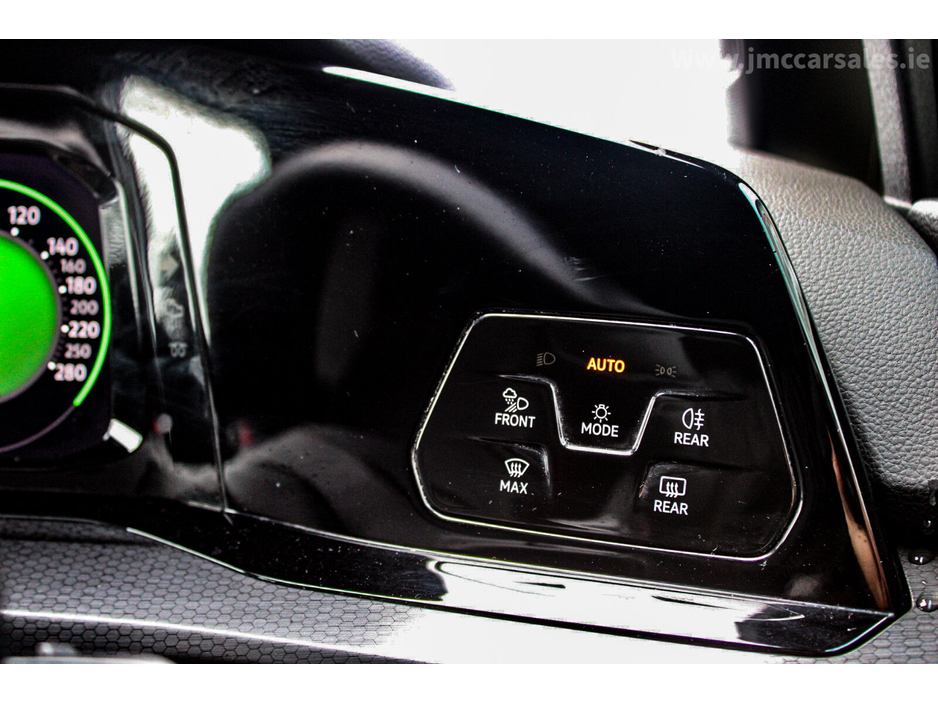 2021 Volkswagen Golf - image 24