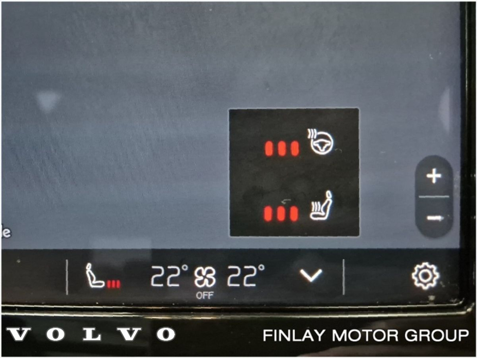 2023 Volvo XC40 - image 20