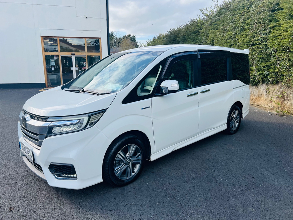 2019 Honda Stepwagon - image 6