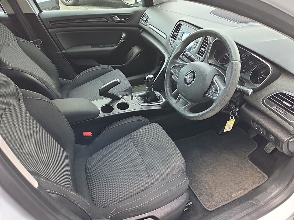 2019 Renault Megane - image 9