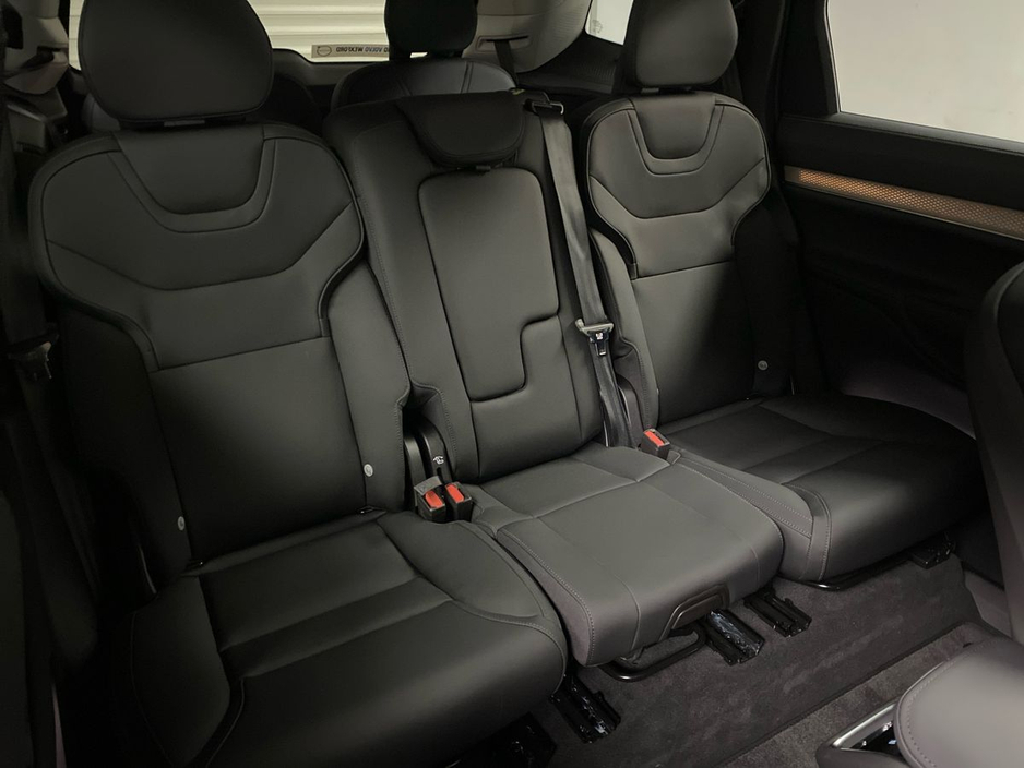 2026 Volvo EX90 - image 20