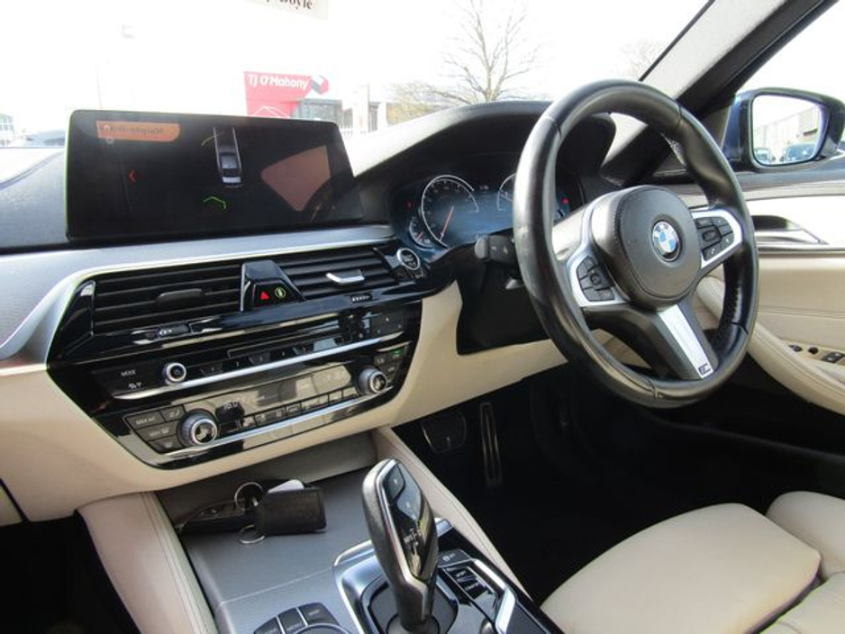 2018 BMW 5 Series - image 11