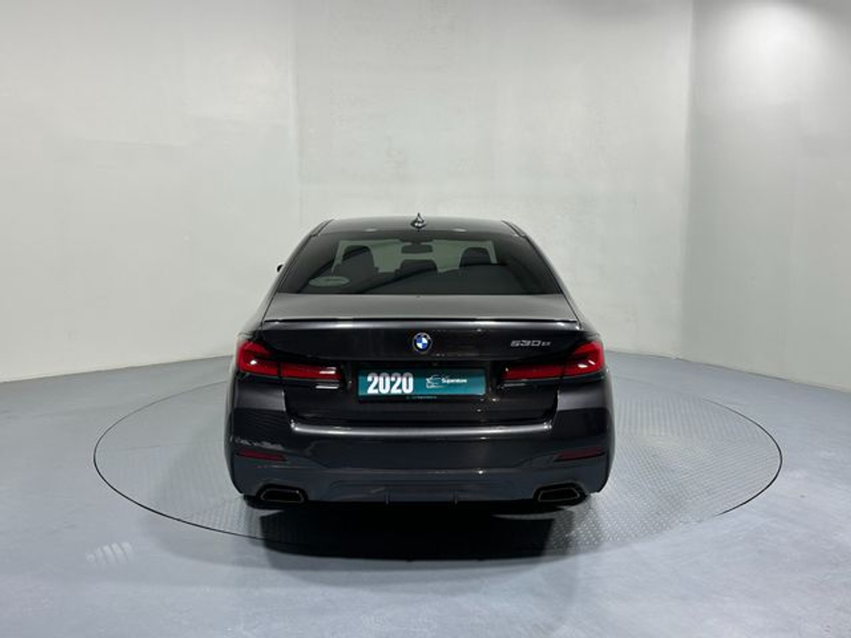 2020 BMW 5 Series - image 5