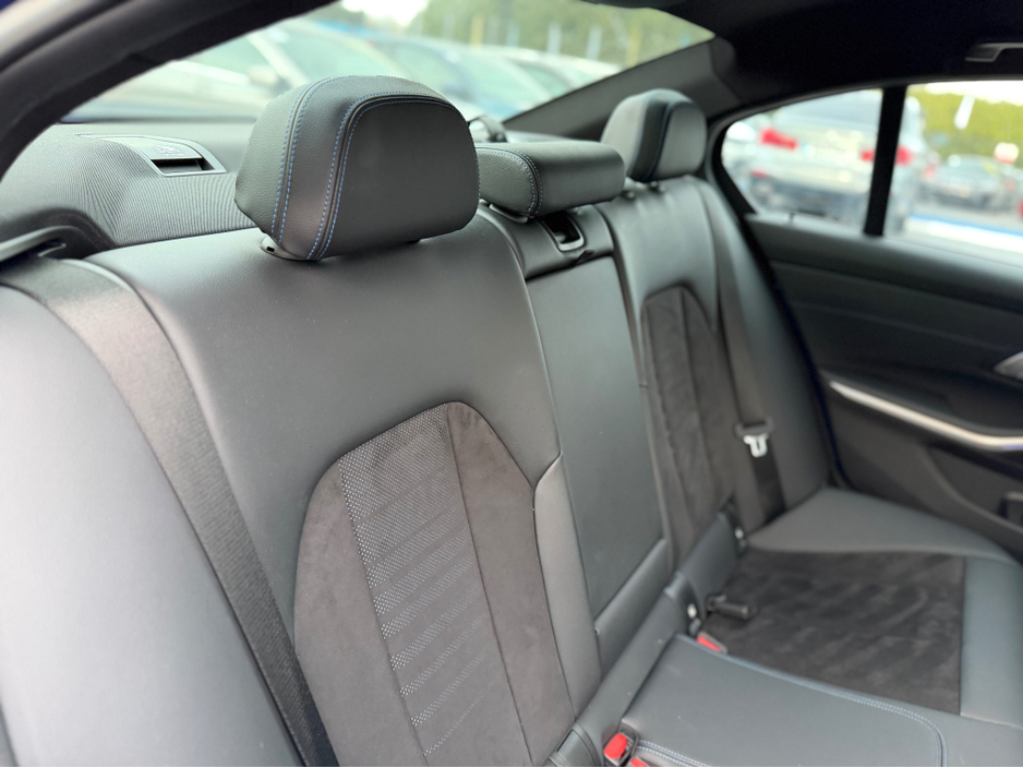 2020 BMW 3 Series - image 34