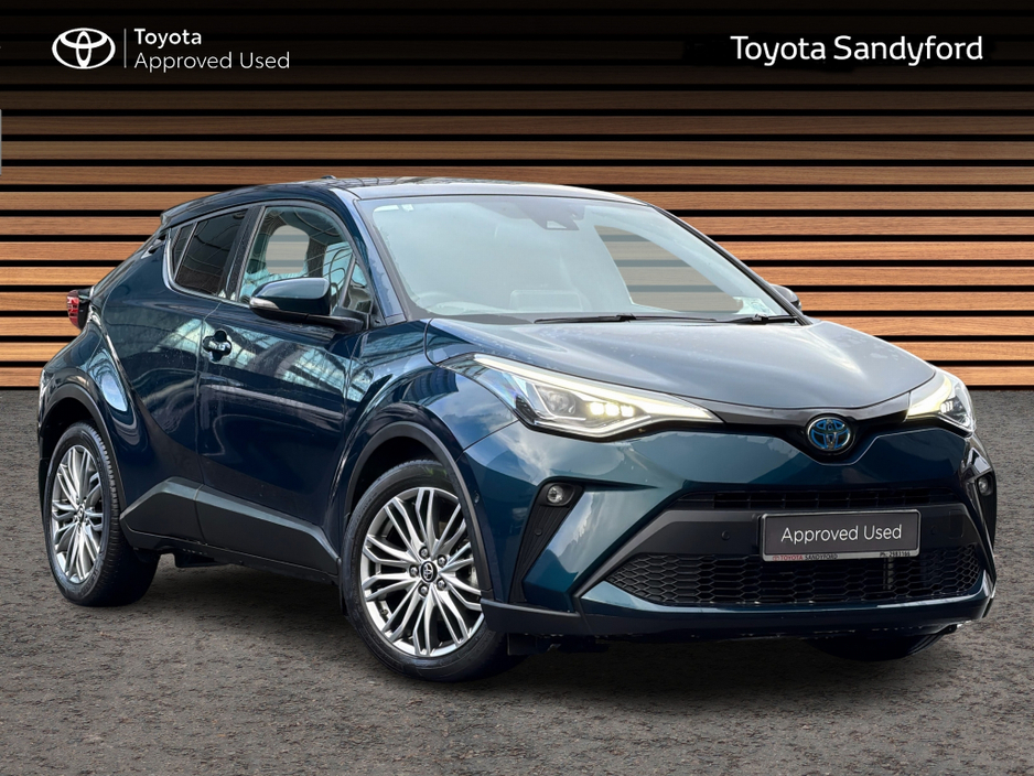 2023 Toyota C-HR HYBRID SOL TOP SPEC // HEATED LEATHER SEATS // SAT-NAV // REAR CAMERA // BLUETOOTH // CRUISE CONTROL // FULL WARRANTY €31,945