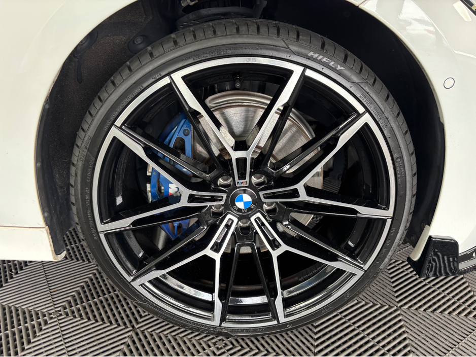 2020 BMW 3 Series - image 5