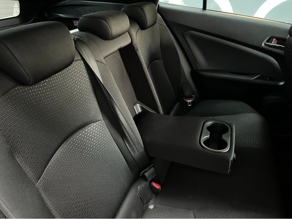 2022 Toyota Prius 2022 TOYOTA PRIUS S SAFETY SENSE 1.8 AUTOMATIC / CRUISE CONTORL / REVERSE CAMERA AND MORE