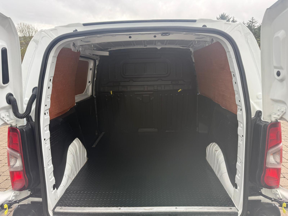 2022 Peugeot Partner - image 18