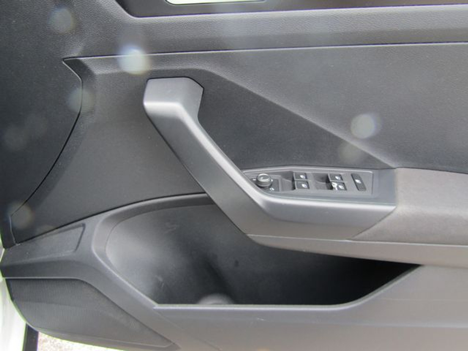 2019 Volkswagen T-Roc - image 28