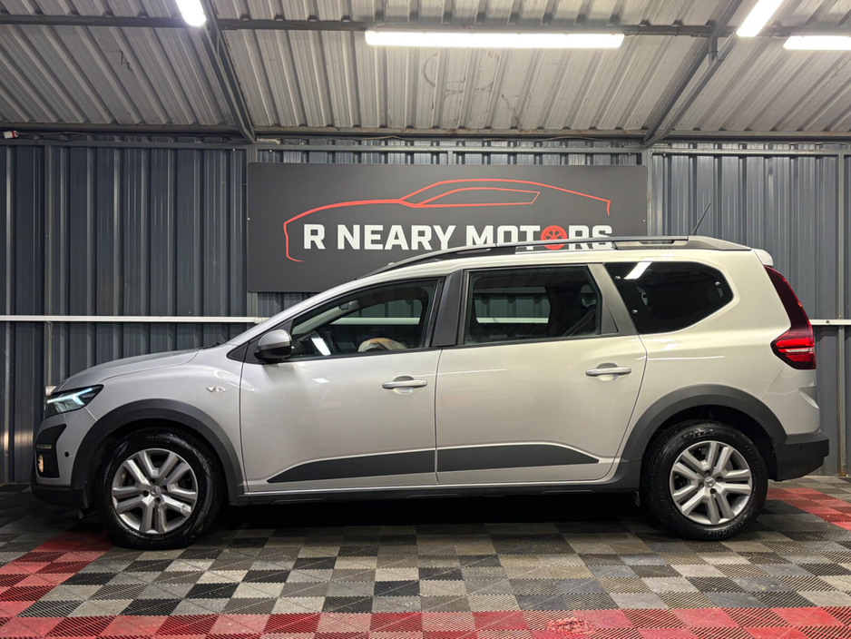 2022 Dacia Jogger - image 5