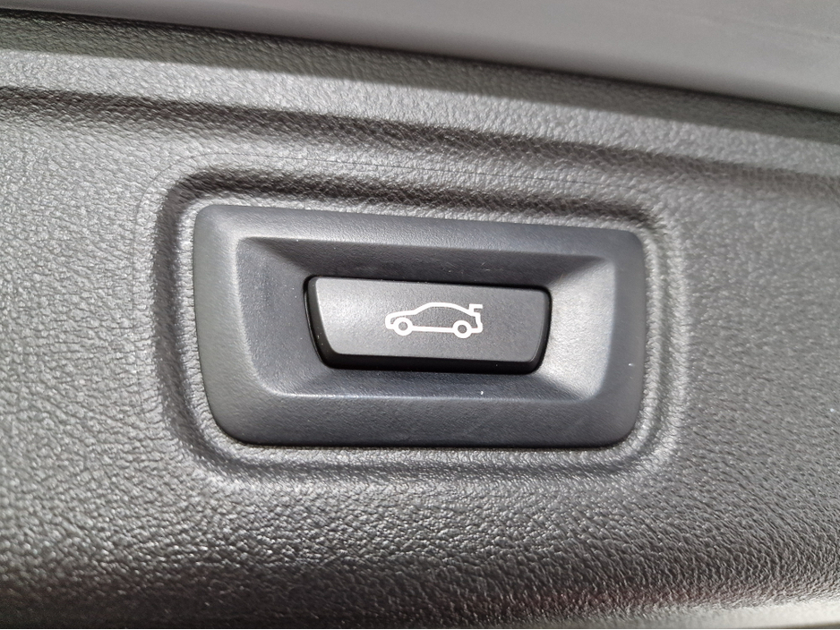 2023 BMW 3 Series 330E TOURING M SPORT (TECH PACK) AUTOMATIC **ONE OWNER / APPLE CARPLAY / CRUISE CONTROL / ELECTRIC BOOTLID / HEAD UP DISPLAY / HARMAN KARDON SOUND / REVERSE CAMERA / WIRELESS PHONE CHARGING** €39,900