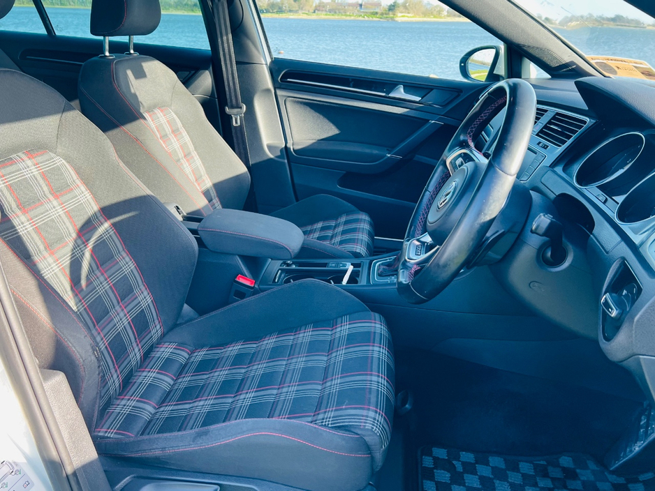 2017 Volkswagen Golf - image 16