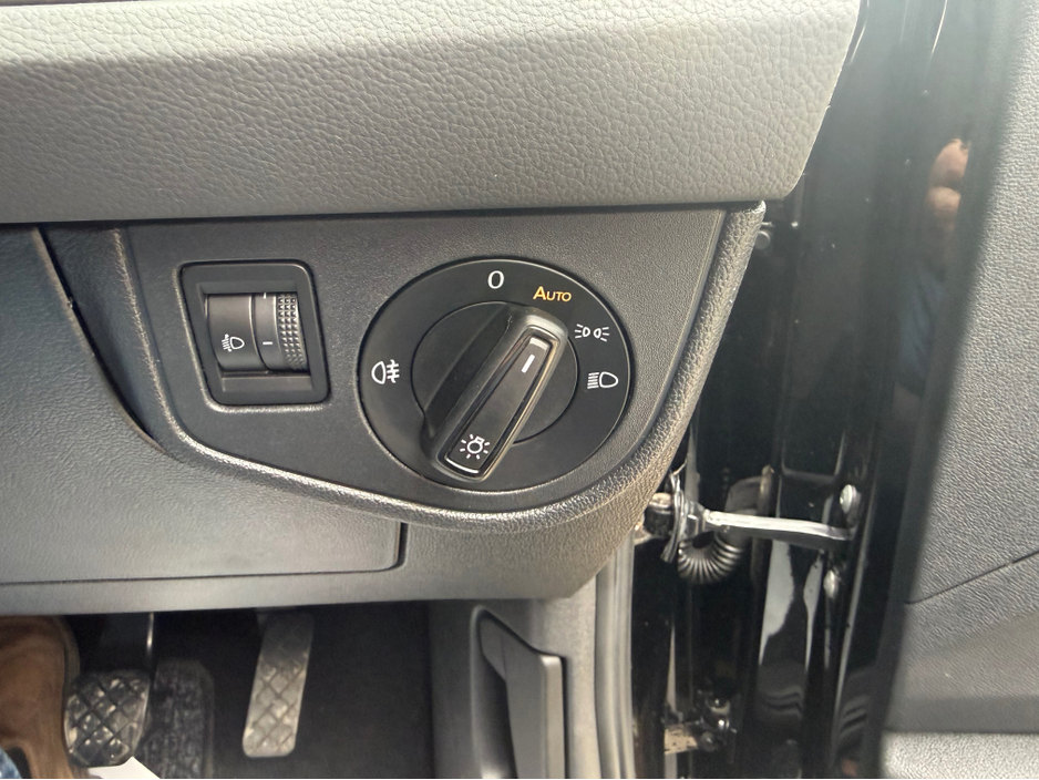 2018 Volkswagen Polo - image 12