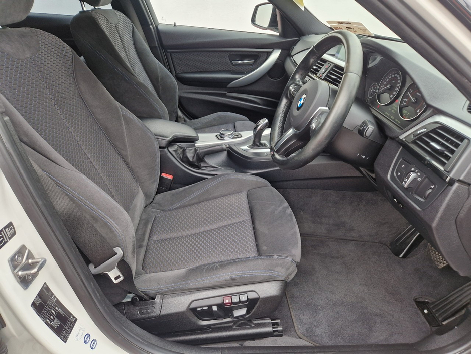 2013 BMW 3 Series - image 26