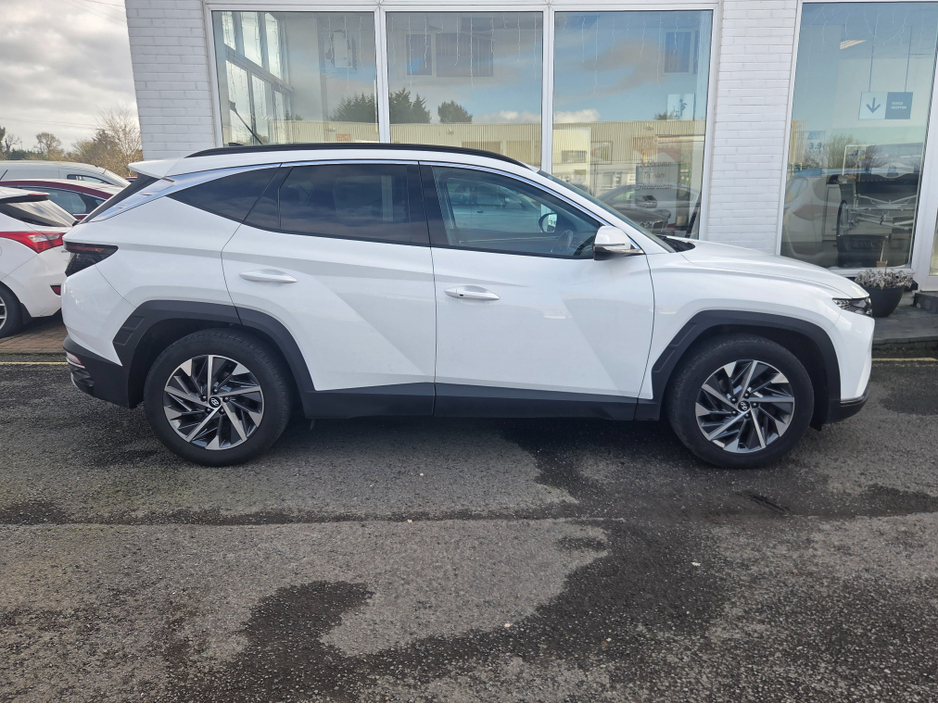 2022 Hyundai Tucson - image 3