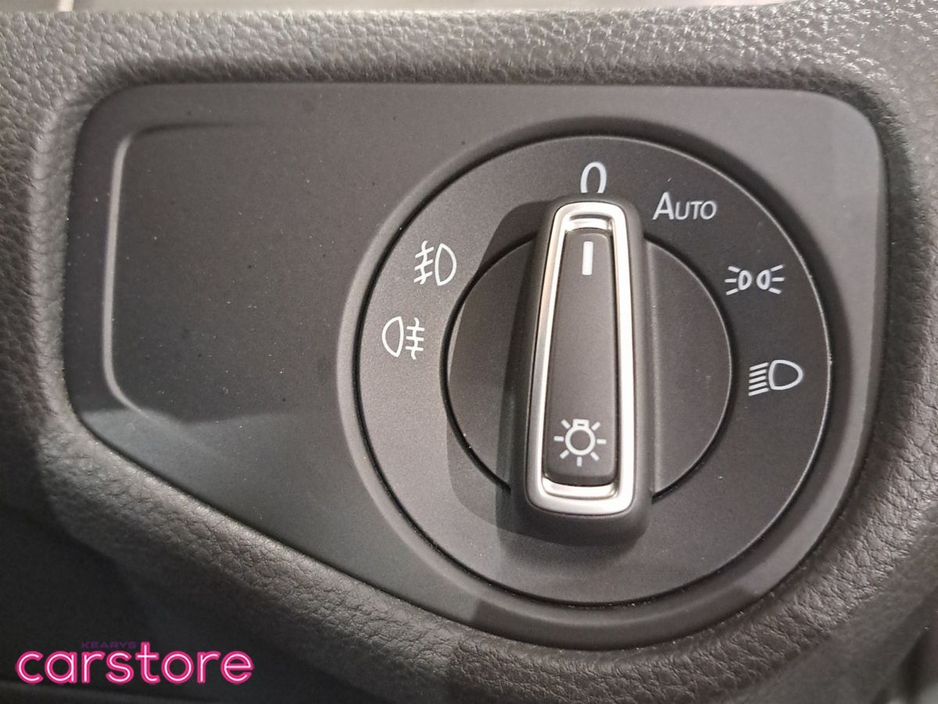 2015 Volkswagen Golf - image 18