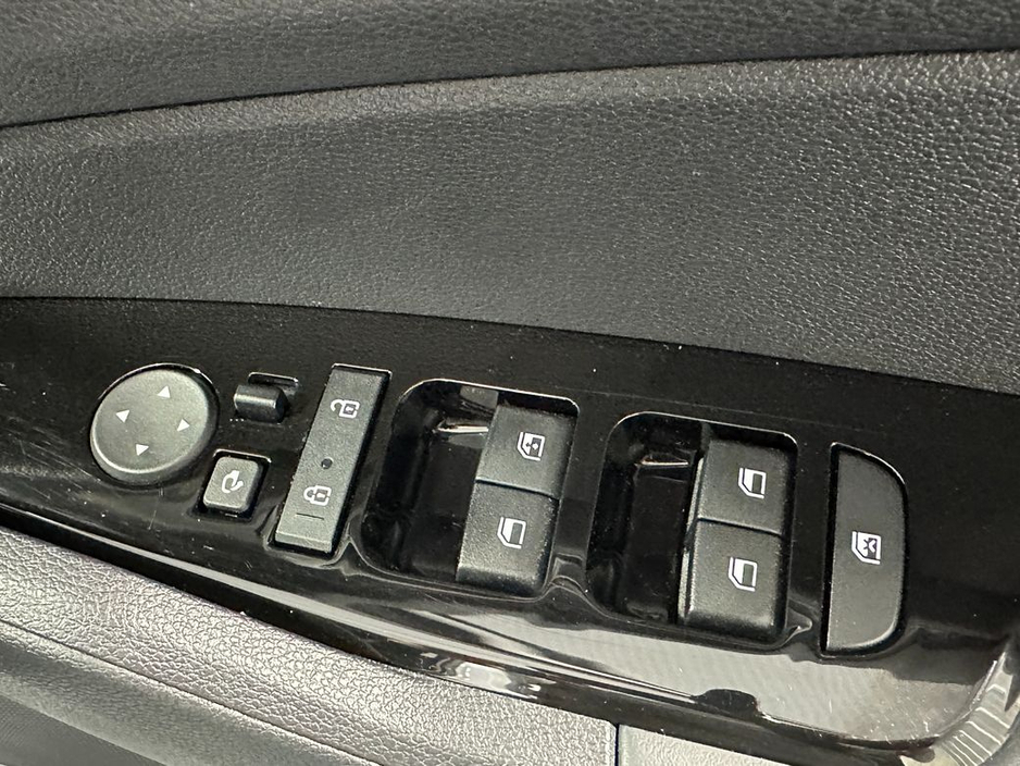 2023 Kia Sportage - image 21