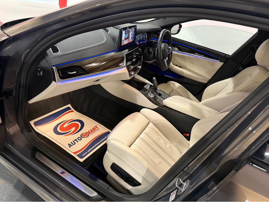 2023 BMW 5 Series - image 24