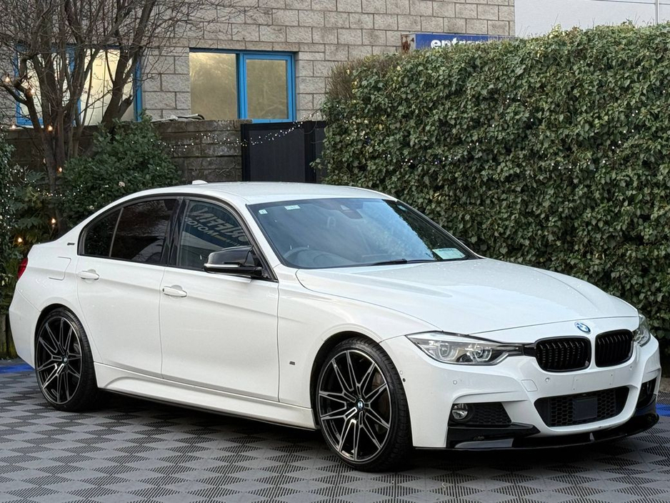 2018 BMW 3 Series 330e M-SPORT COMPETITION 2.0 HYBRID // LEATHER POWERED & HEATED M-SPORT SEATS // SERVICE HISTORY // BLIND SPOT MONITOR €22,900