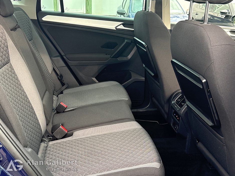 2017 Volkswagen Tiguan - image 9