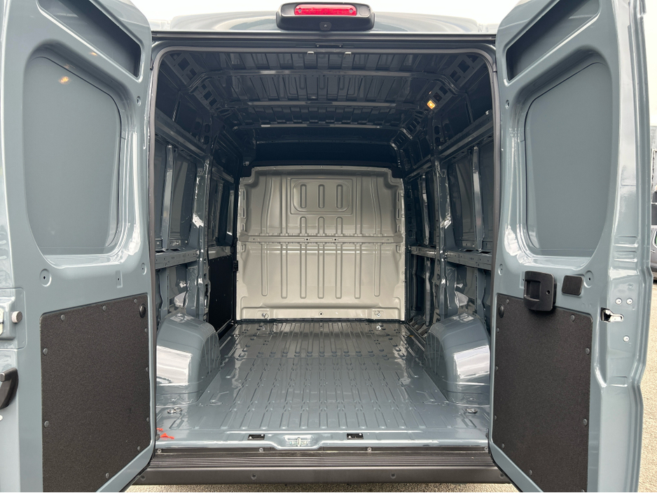 2026 Opel Movano - image 9