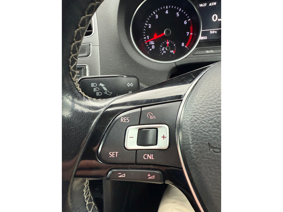 2016 Volkswagen Polo - image 9