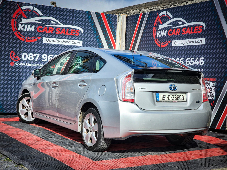 2015 Toyota Prius - image 11