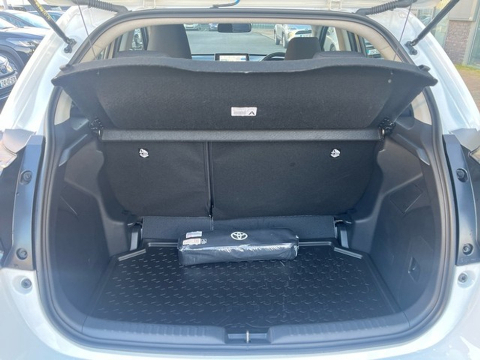 2025 Toyota Yaris - image 10