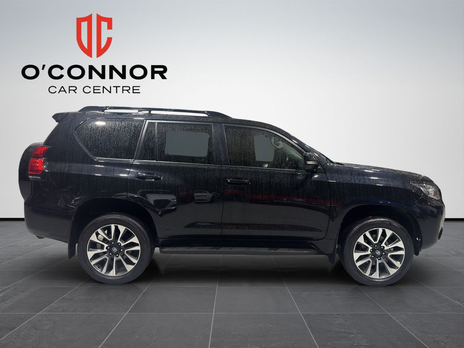 2022 Toyota Landcruiser - image 5