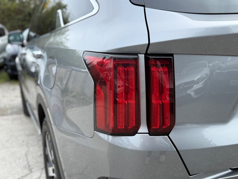 2021 Kia Sorento - image 35