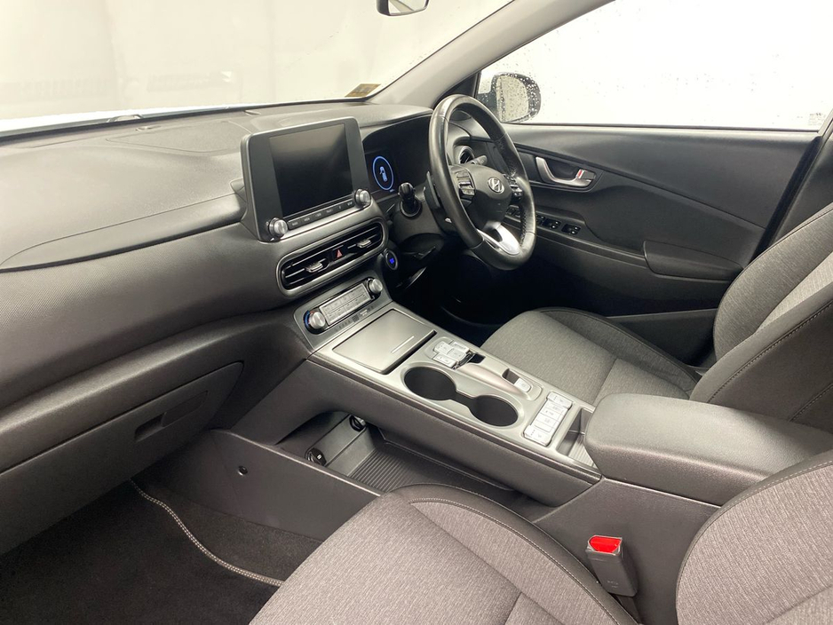 2023 Hyundai Kona - image 2