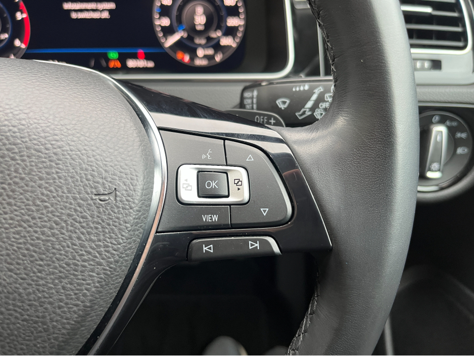 2020 Volkswagen Golf MEISTER HIGHLINE AUTOMATIC 2.0 DIESEL //MASSIVE SPEC//FULL LEATHER HEATED SEATS//DYNAUDIO SOUND SYSTEM//ELECTRIC MEMORY DRIVERS SEAT//REVERSE CAMERA// €21,950