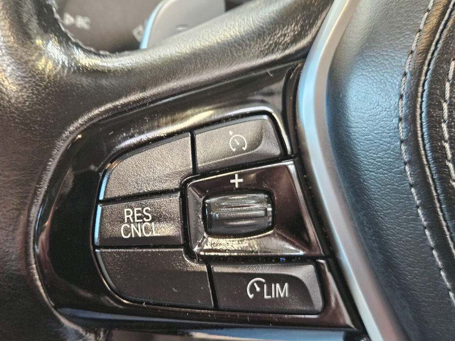 2018 BMW 5 Series - image 9