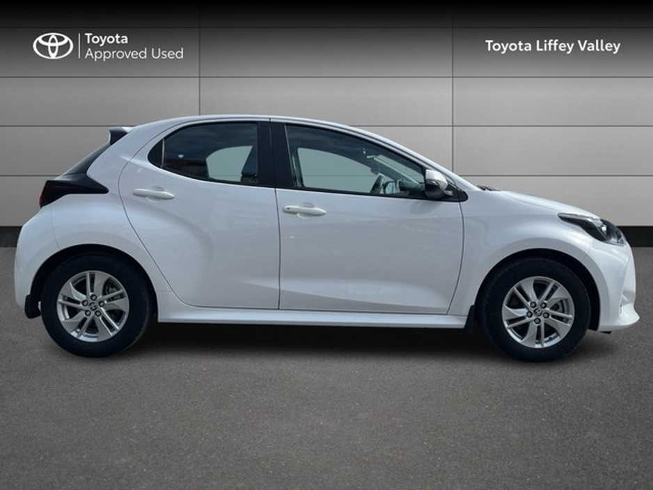 2025 Toyota Yaris - image 3