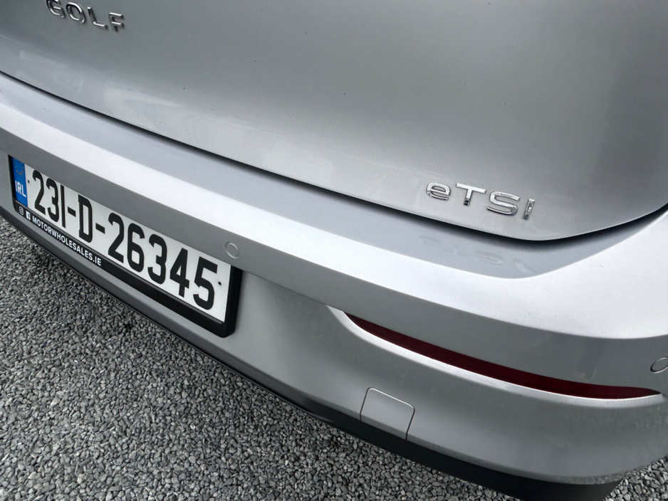 2023 Volkswagen Golf - image 18