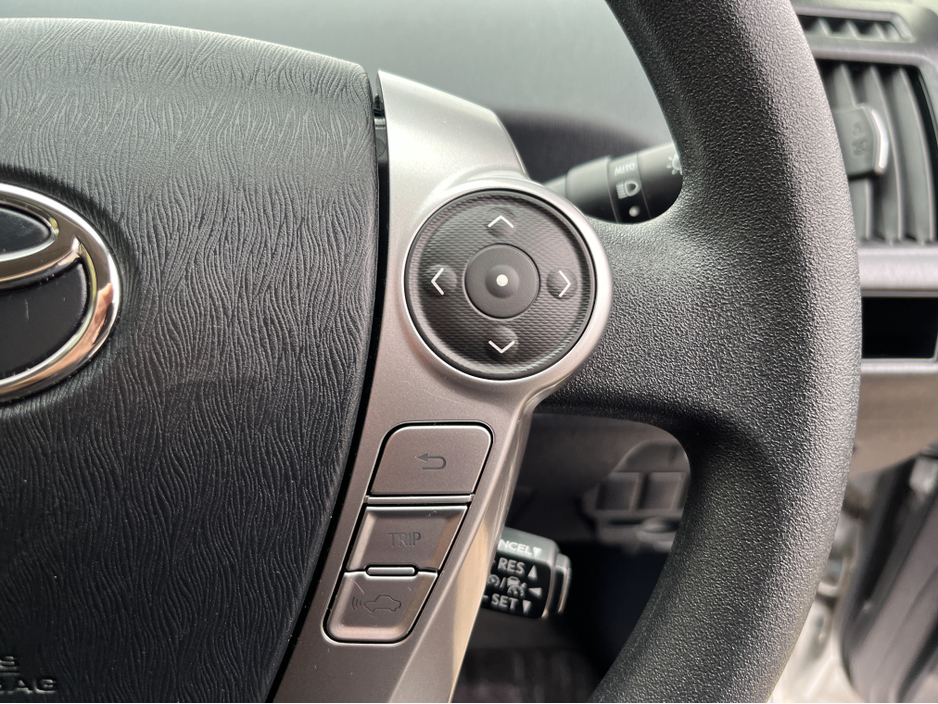 2019 Toyota Prius+ - image 23