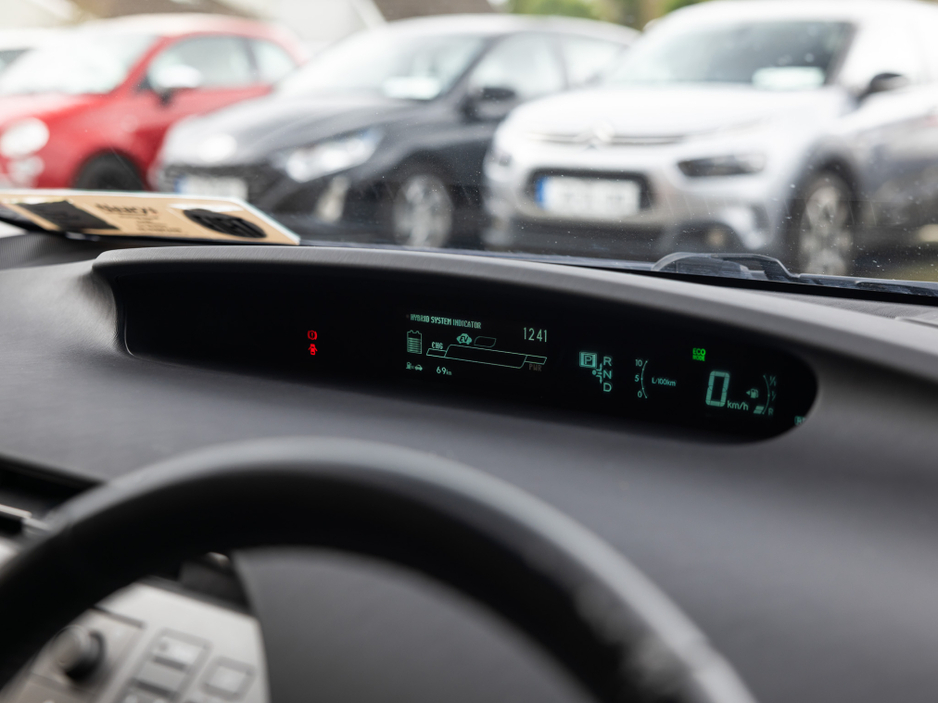 2015 Toyota Prius - image 13