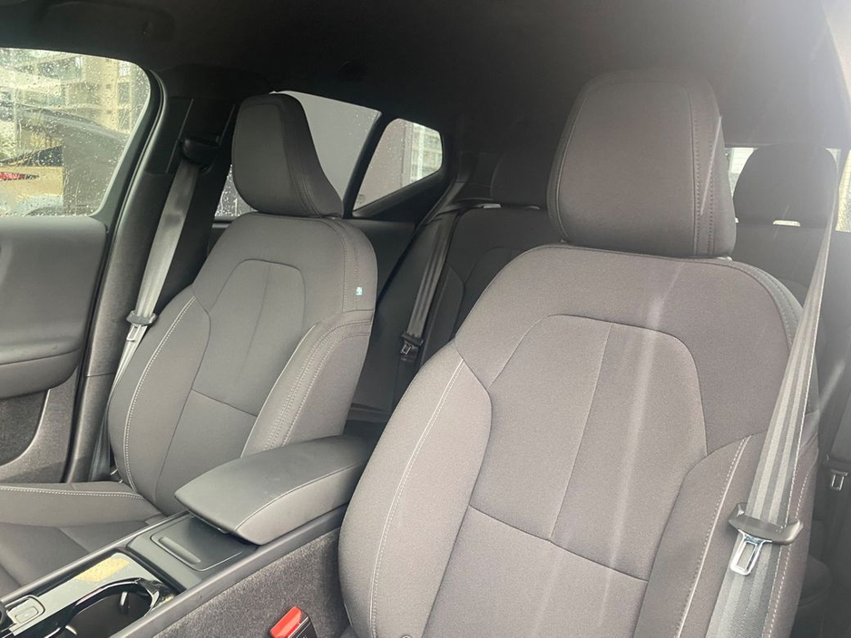 2023 Volvo XC40 - image 17