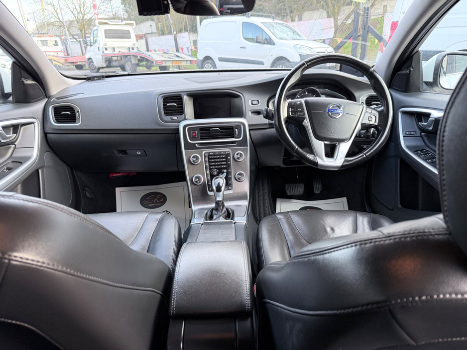 2016 Volvo V60 - image 14