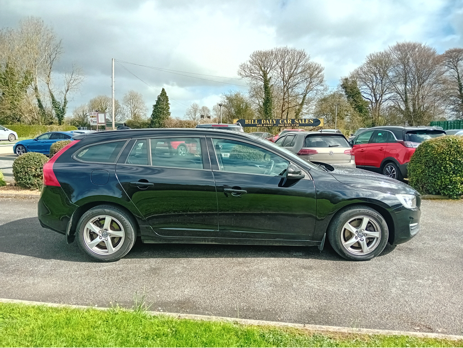 2015 Volvo V60 - image 4