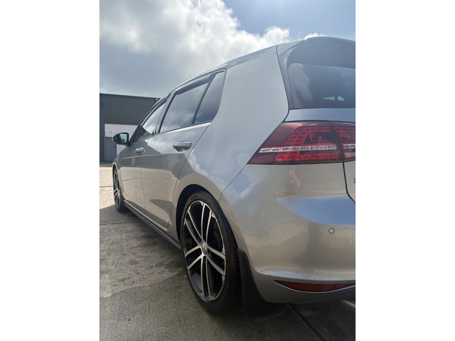 2014 Volkswagen Golf - image 7