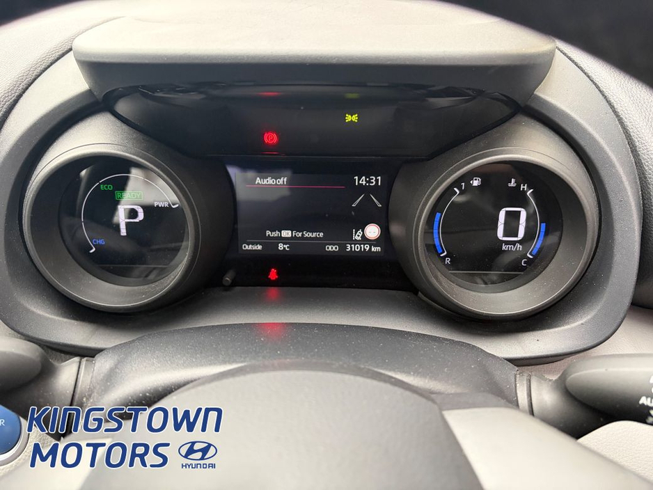 2022 Toyota Yaris - image 10