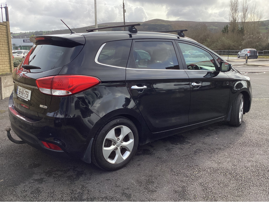 2016 Kia Carens - image 4