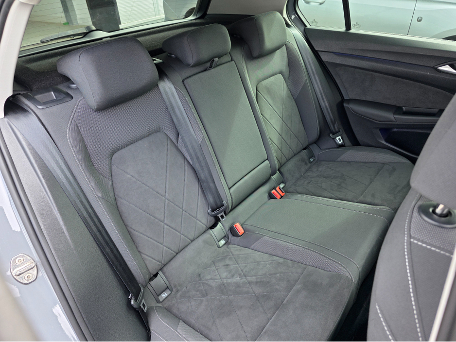 2023 Volkswagen Golf - image 16