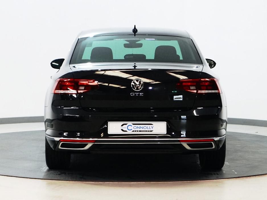 2022 Volkswagen Passat - image 5