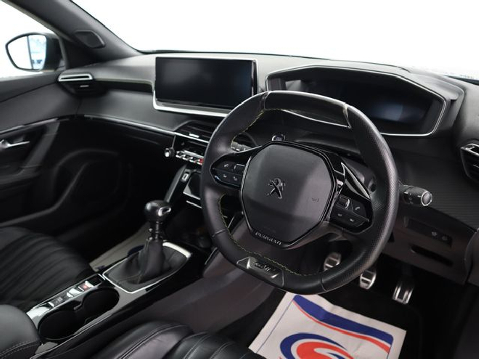 2021 Peugeot 2008 - image 9