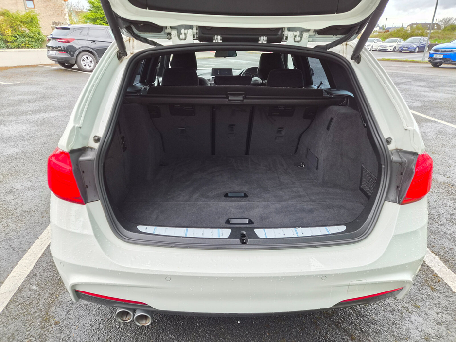 2018 BMW 3 Series - image 4